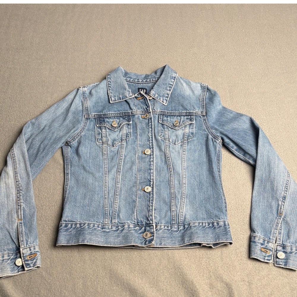 Gap Womens Light Wash Denim Trucker Jacket Size Medium 100% Cotton RN 54023